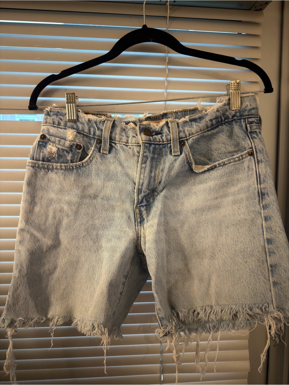 Levis low rise Frayed Hem Denim Shorts